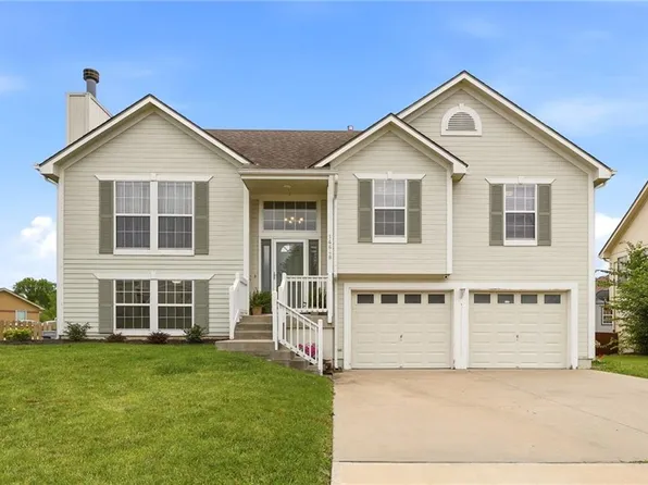 14648 Laquinta Dr, Grandview, MO 64030