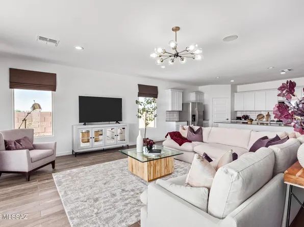 943 S Grantham Ave, Vail, AZ 85641