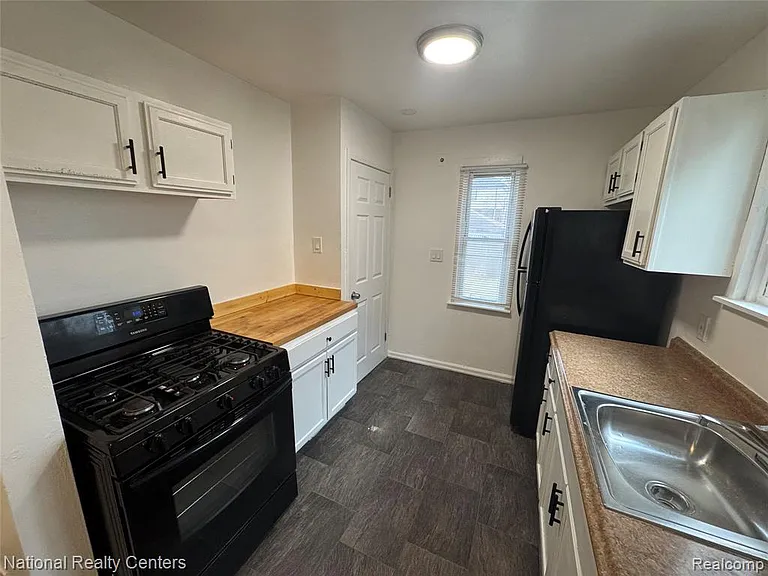 20134 Hanna St — Photo 6