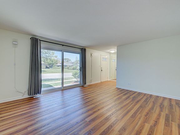 4th image of 1320 Wakeby Ln Unit 1320