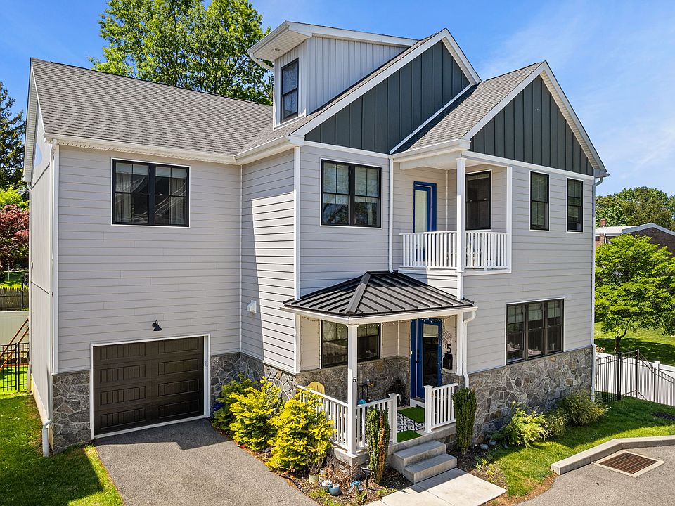1st image of 628 Leverington Ave #5