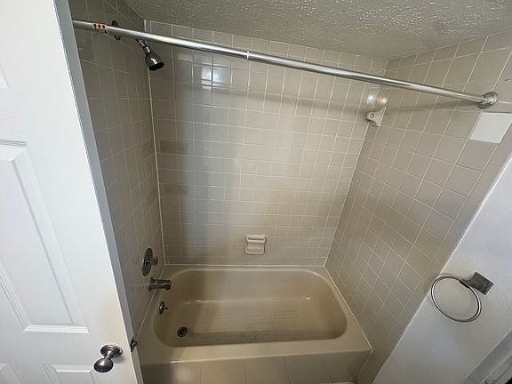 3rd image of 2219 Groveland Dr