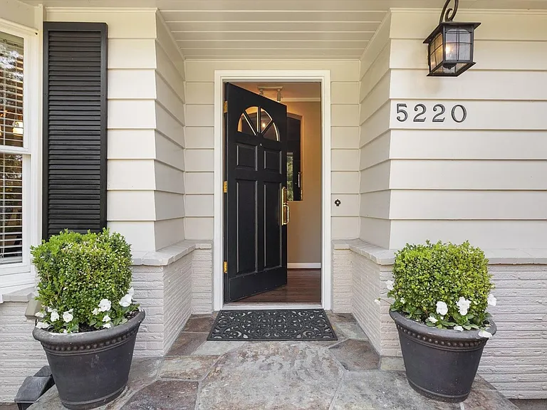 5220 SW Richenberg Ct — Photo 2