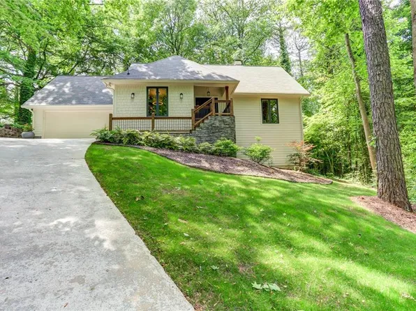 2456 Lauderdale Dr NE, Atlanta, GA 30345