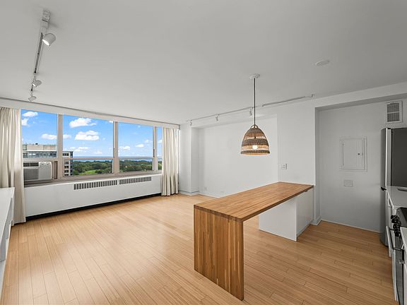 3rd image of 3950 N Lake Shore Dr APT 1908