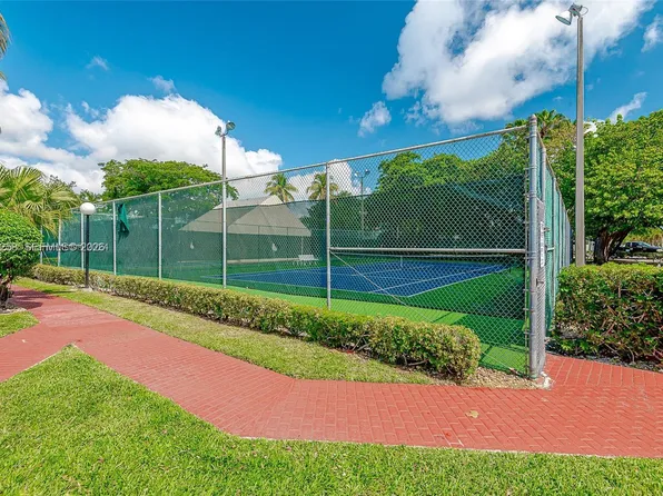 2753 S Parkview Dr #2753, Hallandale, FL 33009