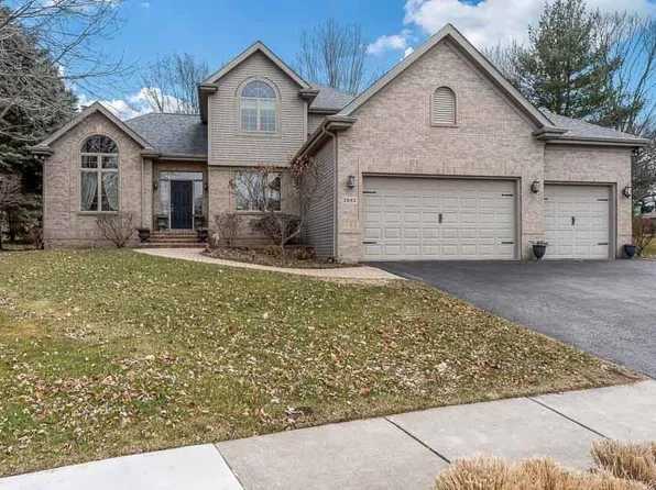 2843 Applewood Ln, Rockford, IL 61114