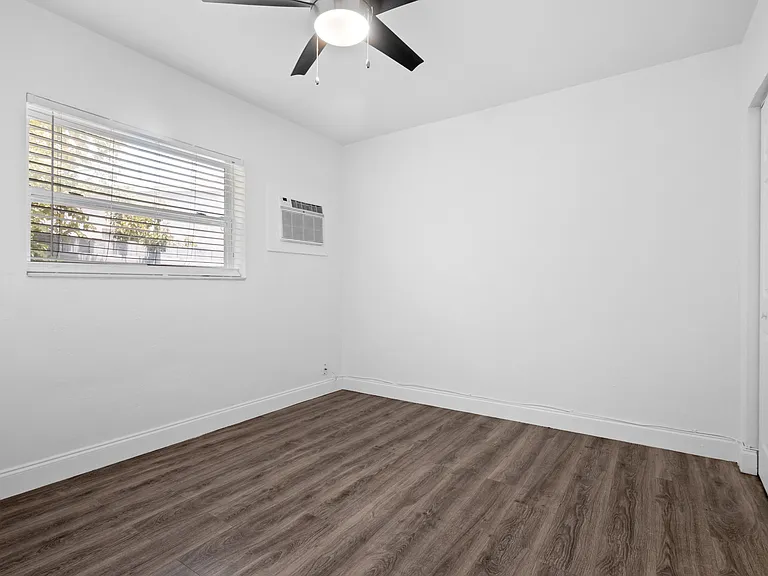 1100 NE 11th Ave #4 — Photo 13