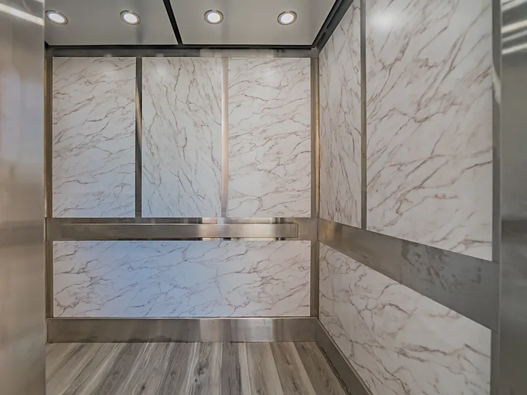 Building elevator