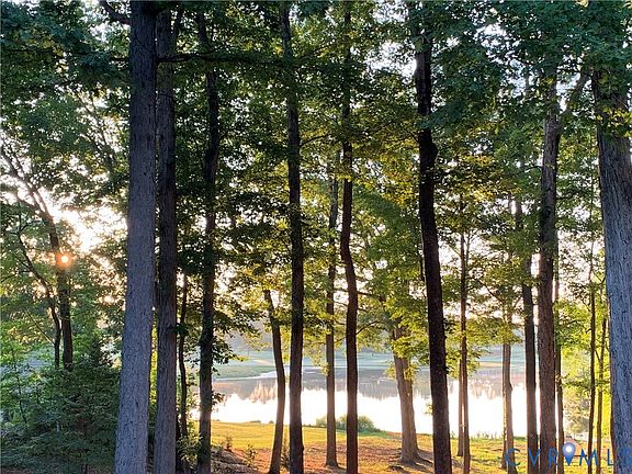 2nd image of 9 Deer Run Rd