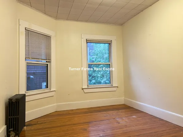 133 Oxford St #1B, Cambridge, MA 02140