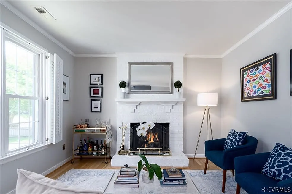 3 bed, $2,000 — Photo 2