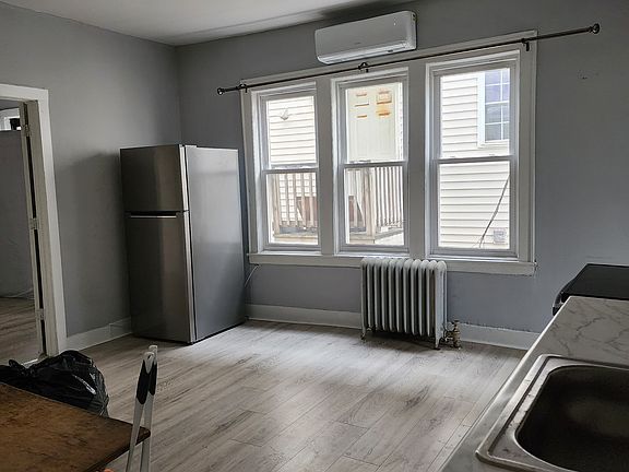 3rd image of 439 S 7th Ave #1