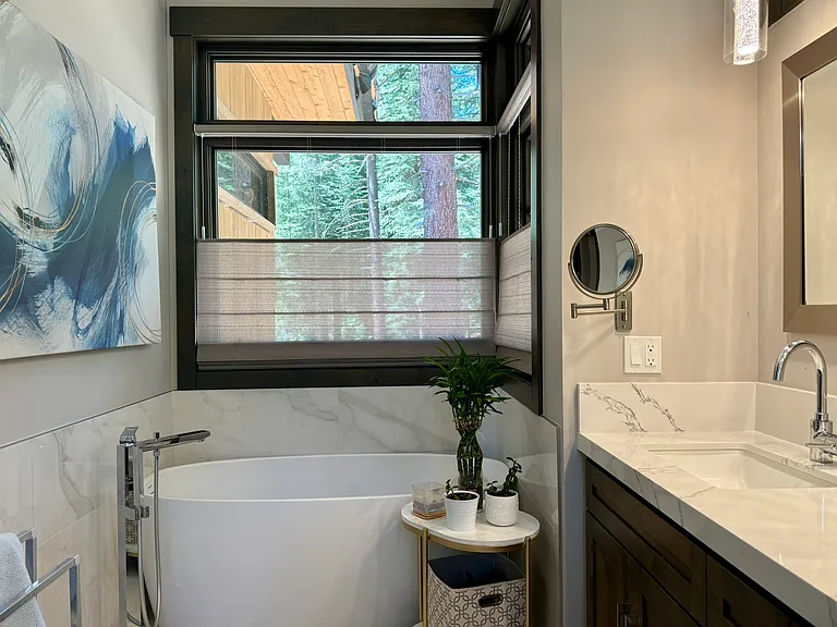 Master-ensuite bathroom with soaking tub for after ski enjoyment