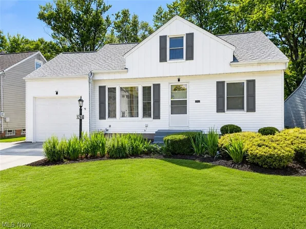 1260 Churchill Rd, Lyndhurst, OH 44124