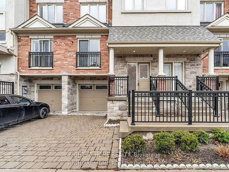 22 Coneflower Cres — Photo 1