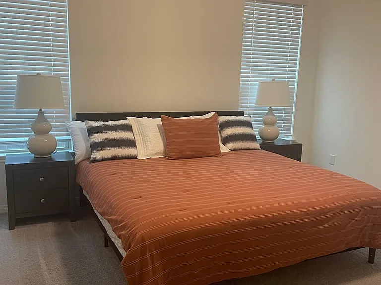 Main Bedroom - Downstairs