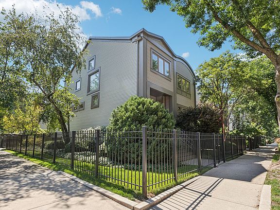 2nd image of 1703 W Wabansia Ave