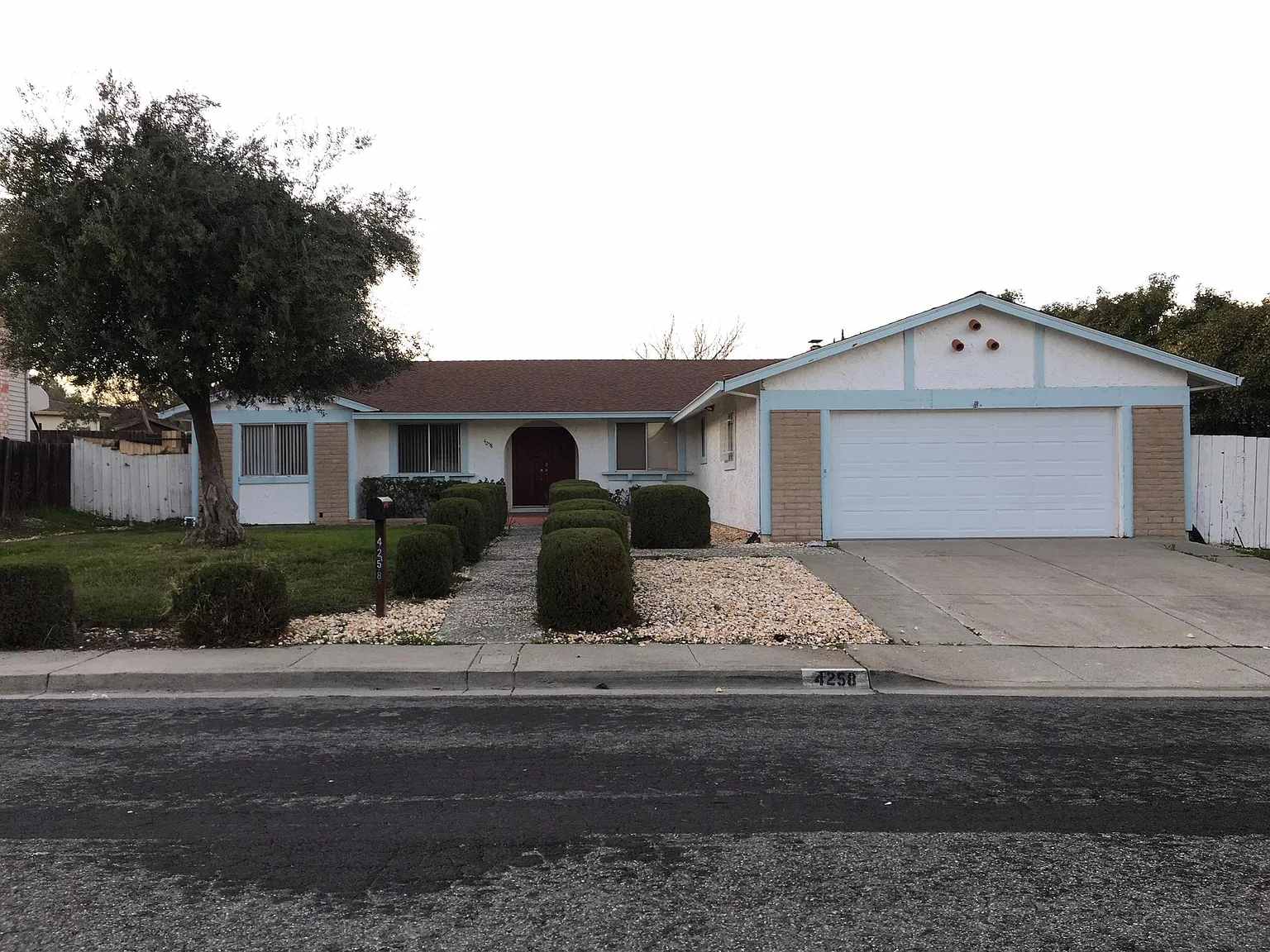 4258 Goldenhill Dr photo 1