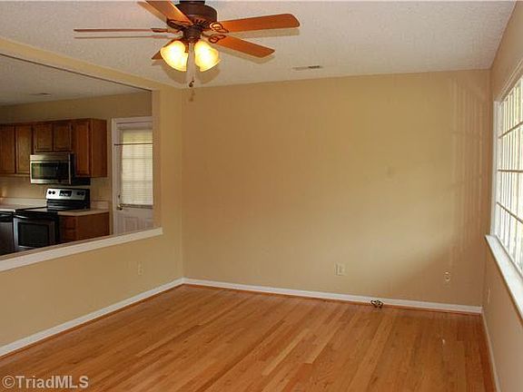 3rd image of 1419 Manuel St