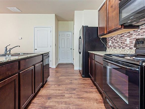 3rd image of 3132 Lilac Creek Trl