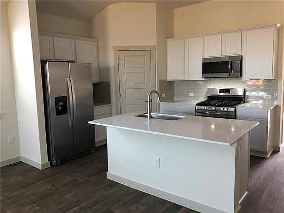 3rd image of 4700 Canongate Dr
