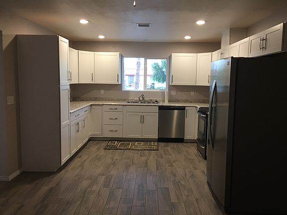 3rd image of 2674 Glengarry Dr