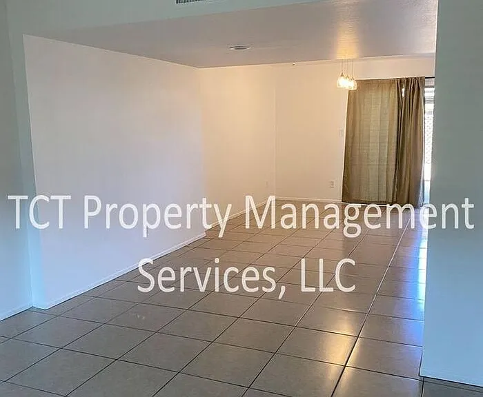 1725 E Ellis Dr — Photo 5