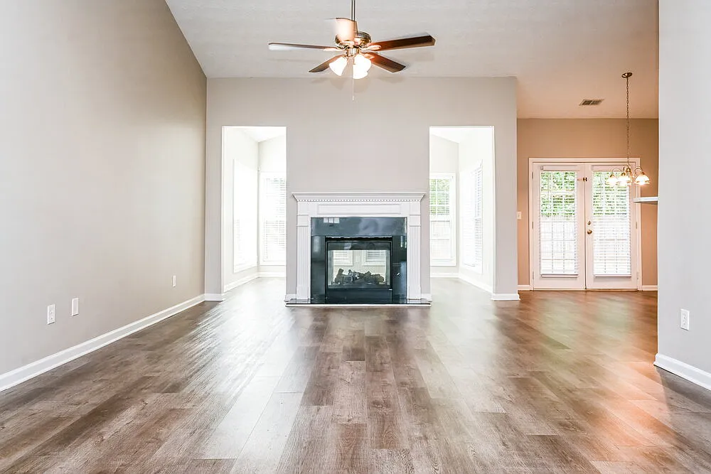 3 bed, 2.0 bath, 2355 sqft, $2,245 — Photo 4