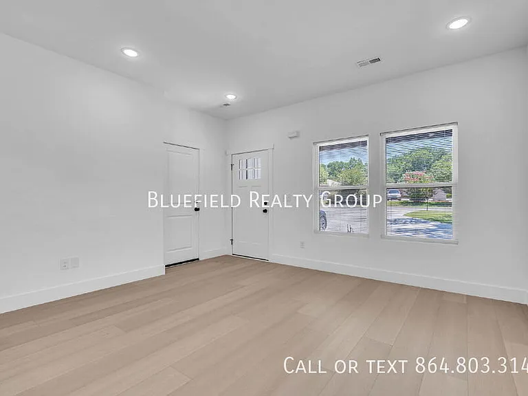 72 Blackstock Rd — Photo 5