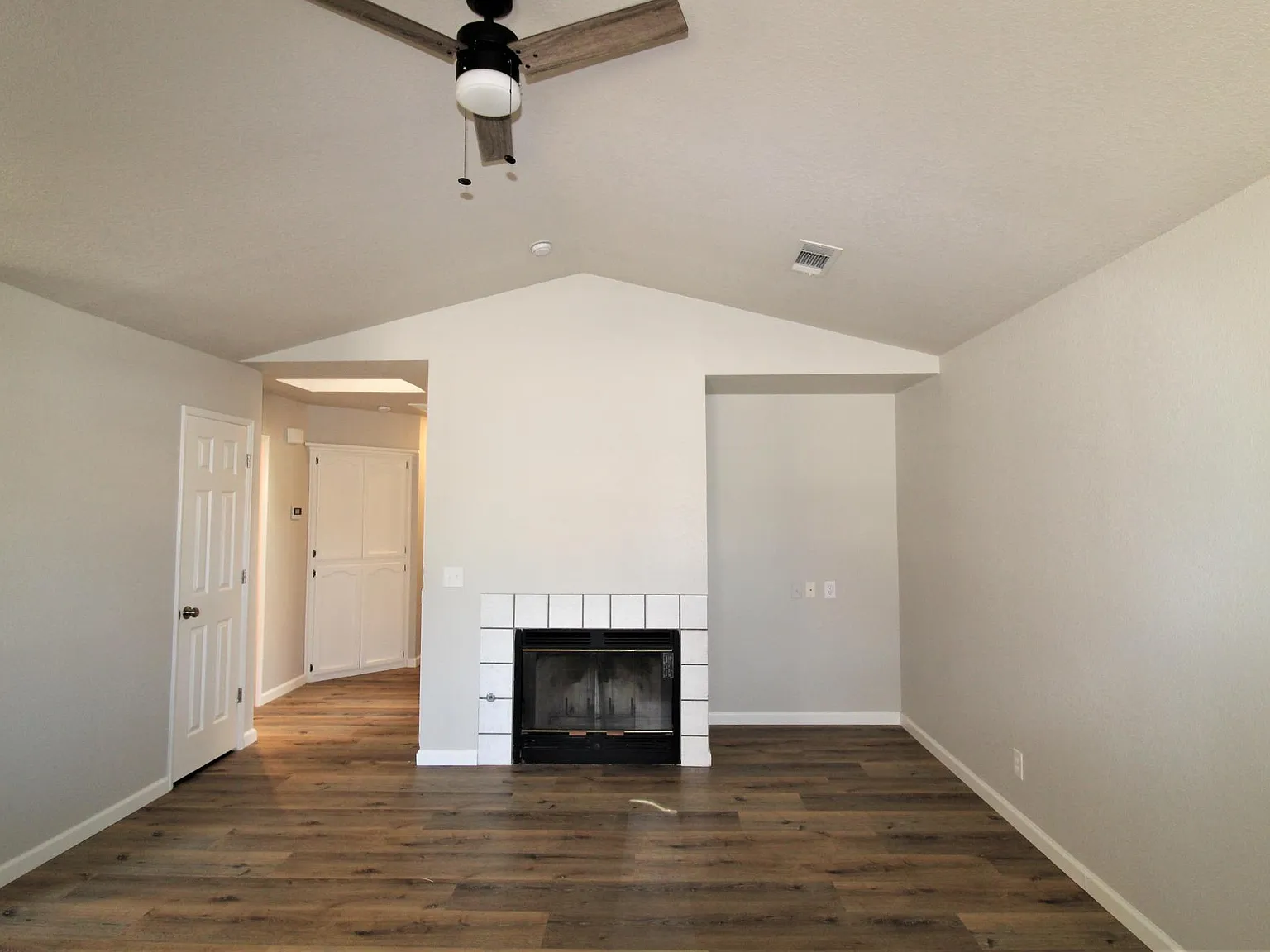 3 bed, 1144 sqft, $2,100 — Photo 3