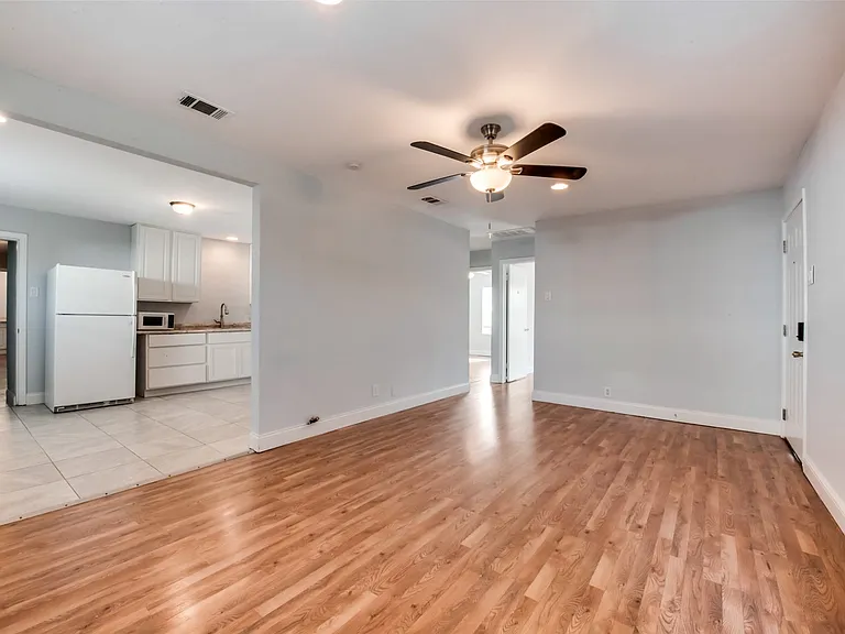 219 Red Wing Dr — Photo 2