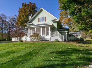 7132 Valley Dr, Bettendorf, IA 52722