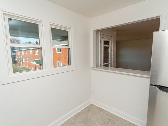 3rd image of 1515 Meadowbrook Dr #4