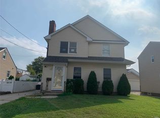 32 Kent St, New Hyde Park, NY 11040