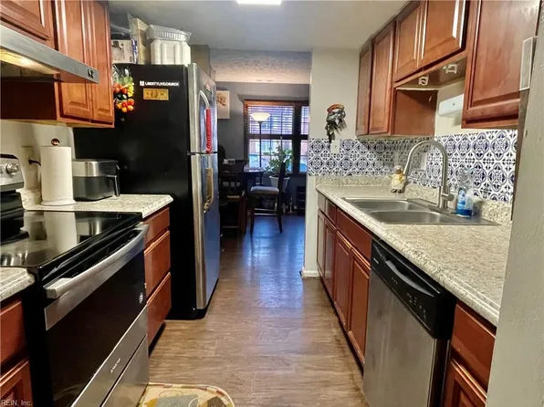 525 Chanticlar Ct, Newport News, VA 23608