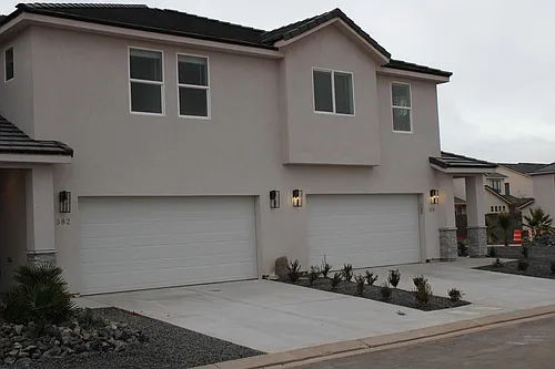 574 E Goldline Dr Photo 1
