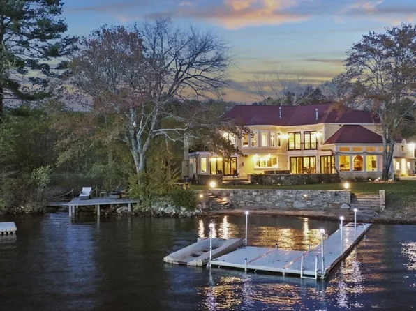 8 Pebble Beach Rd, Webster, MA 01570