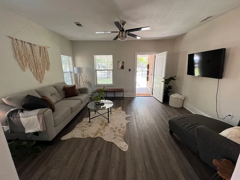 615 Parkview Ave — Photo 3