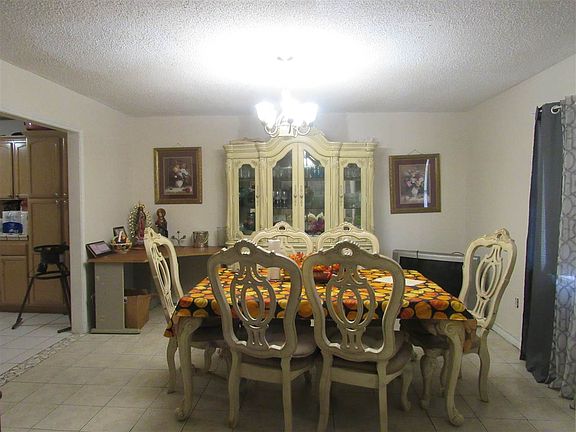 4th image of 304 Casares Ct