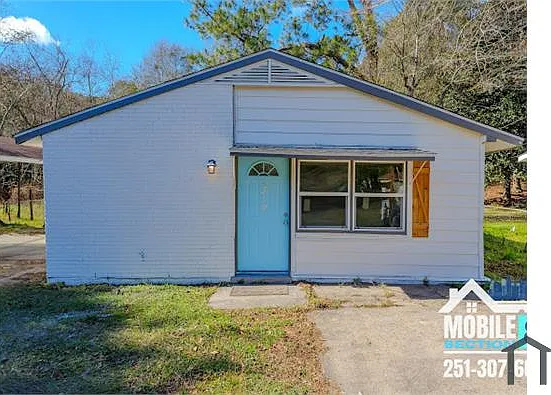 3 bed, $1,300 — Photo 2