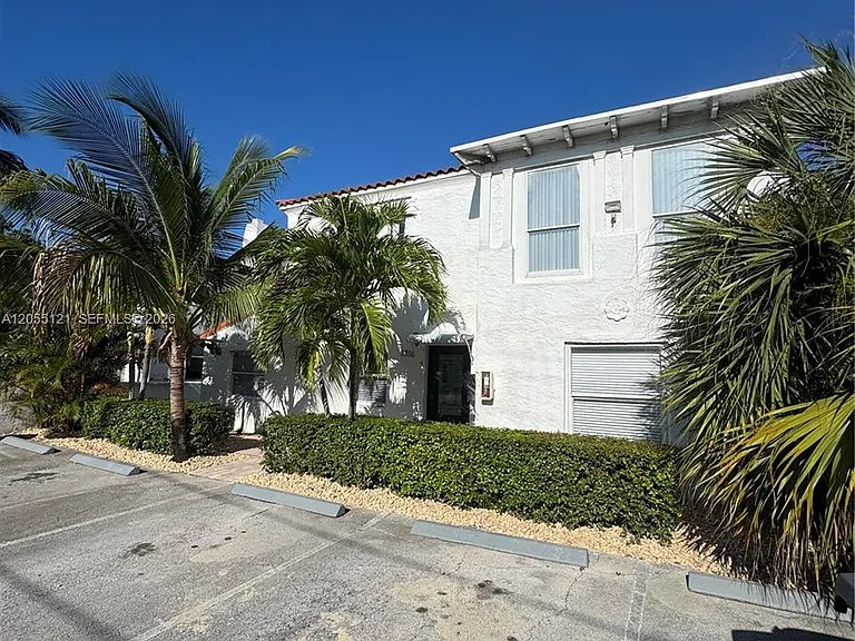 2816 Pine Tree Dr #3 — Photo 11
