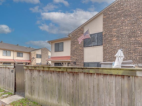 3rd image of 303 N Rhodes St