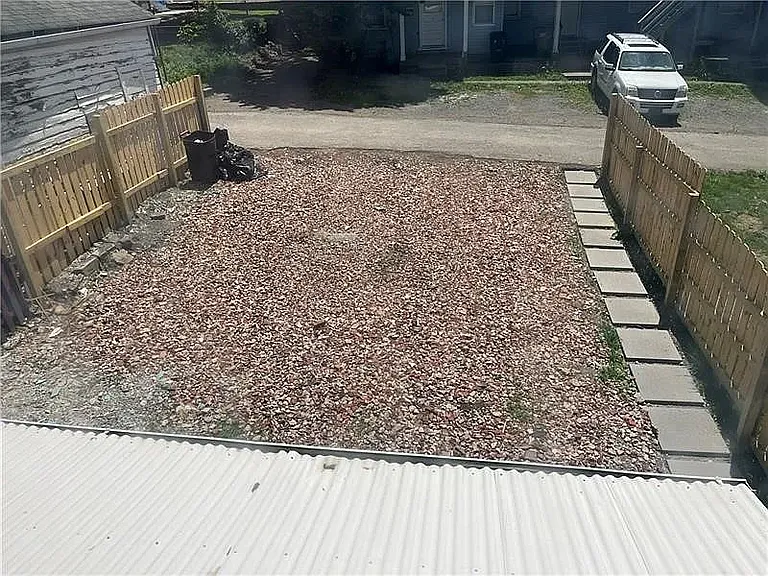 621 Lorenz Ave — Photo 16