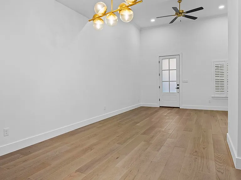645 Esplanade Ct — Photo 5