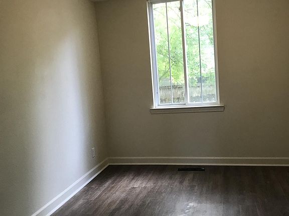 5th image of 1403 Scott St