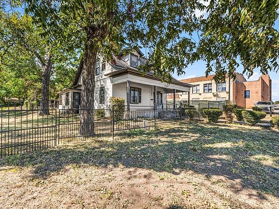 2nd image of 2709 Azle Ave
