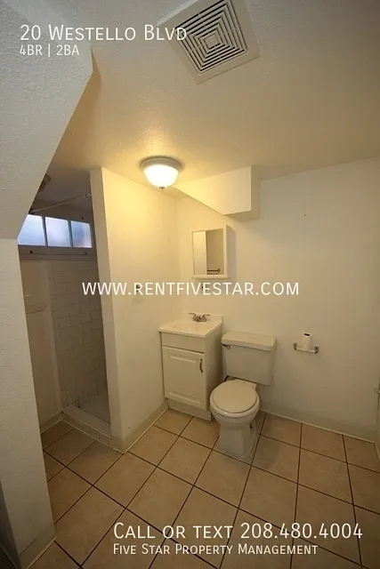 Spacious 4 Bedroom 2 Bathroom Duplex with Fenced Yard! — Photo 4