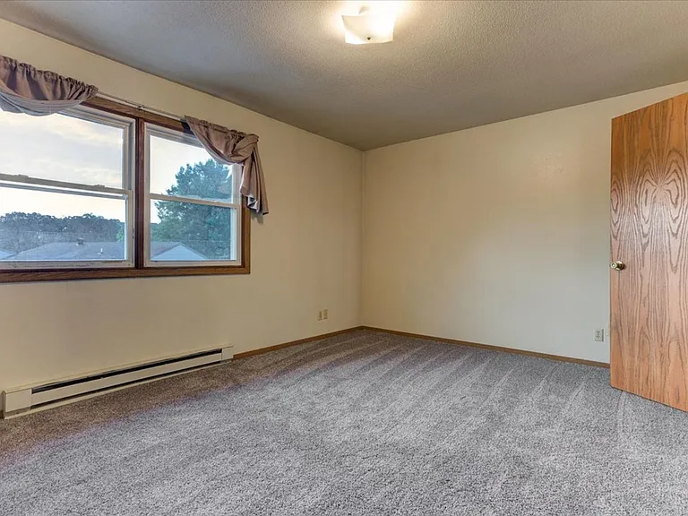 715 Terrill Rd — Photo 10
