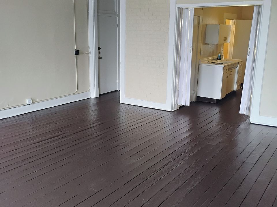 2nd image of 126 1/2 W Main St
